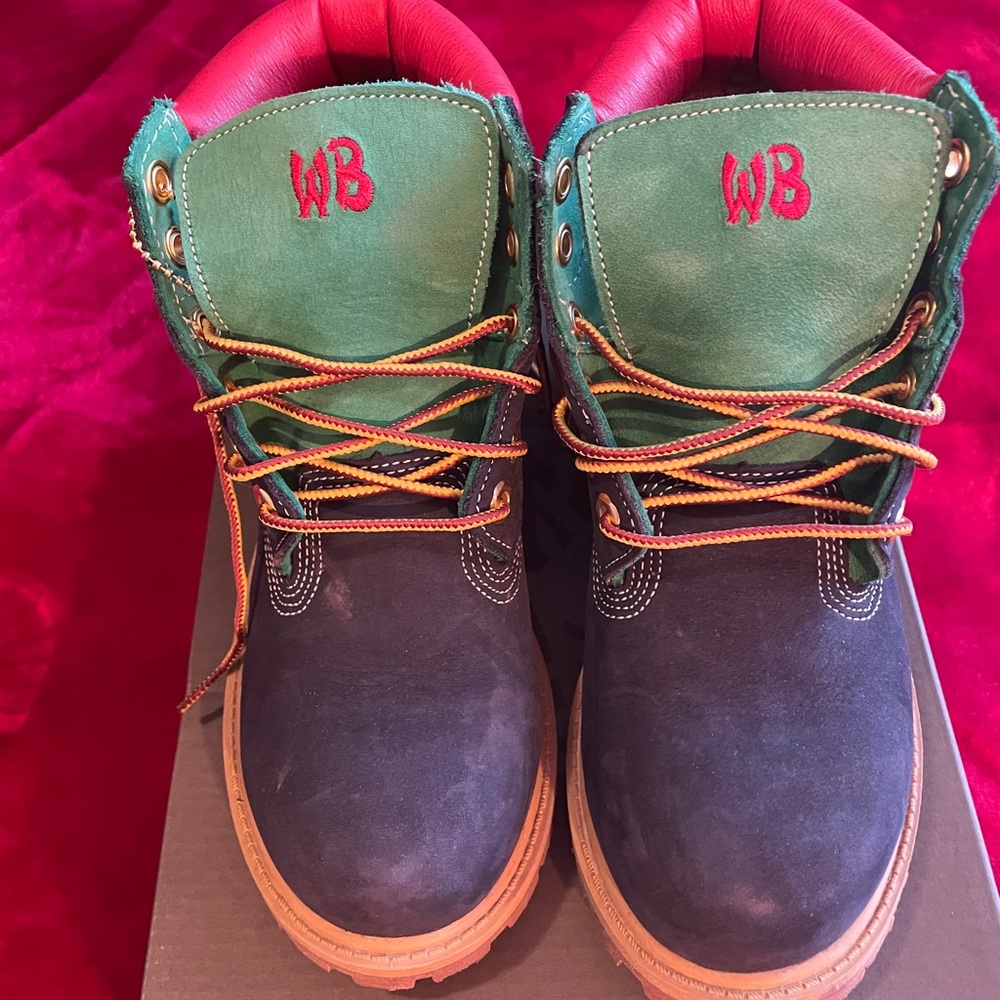 Kids custom timberlands. Very gently used. 2.5